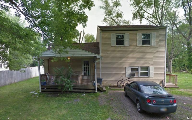 4421 Meadowbrook Dr in Leavittsburg, OH - Building Photo