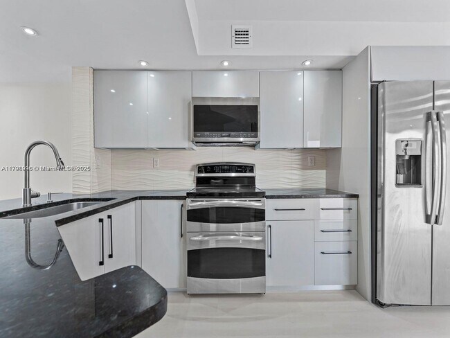 3501 Magellan Cir in Aventura, FL - Building Photo - Building Photo