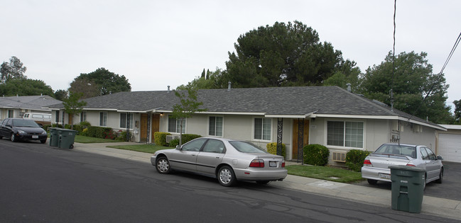 1449 Carleton Dr in Concord, CA - Building Photo - Building Photo