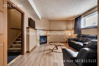 9273-9294 94 Ave in Grande Prairie, AB - Building Photo - Building Photo