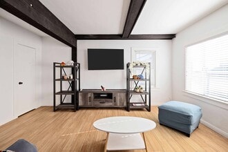 1634 Bayview Dr, Unit B in Hermosa Beach, CA - Building Photo - Building Photo