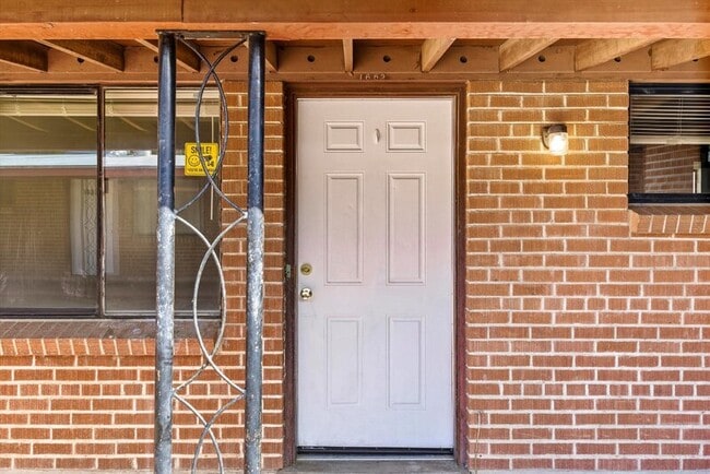 property at 1662 N Beverly Ave