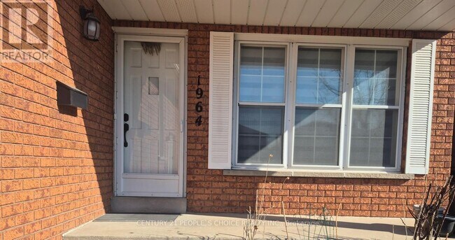 1964 Aldermead Rd in Mississauga, ON - Building Photo - Building Photo