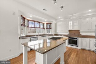 6058 Sugarstone Ct in McLean, VA - Building Photo
