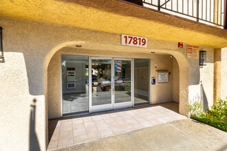 Park Merridy in Northridge, CA - Foto de edificio - Building Photo