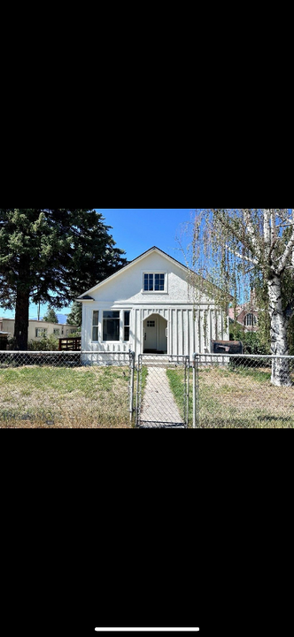 508 Clark St in Deer Lodge, MT - Building Photo