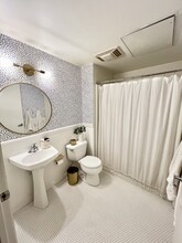 234 E Reservoir Ave, Unit 303 in Milwaukee, WI - Building Photo - Building Photo
