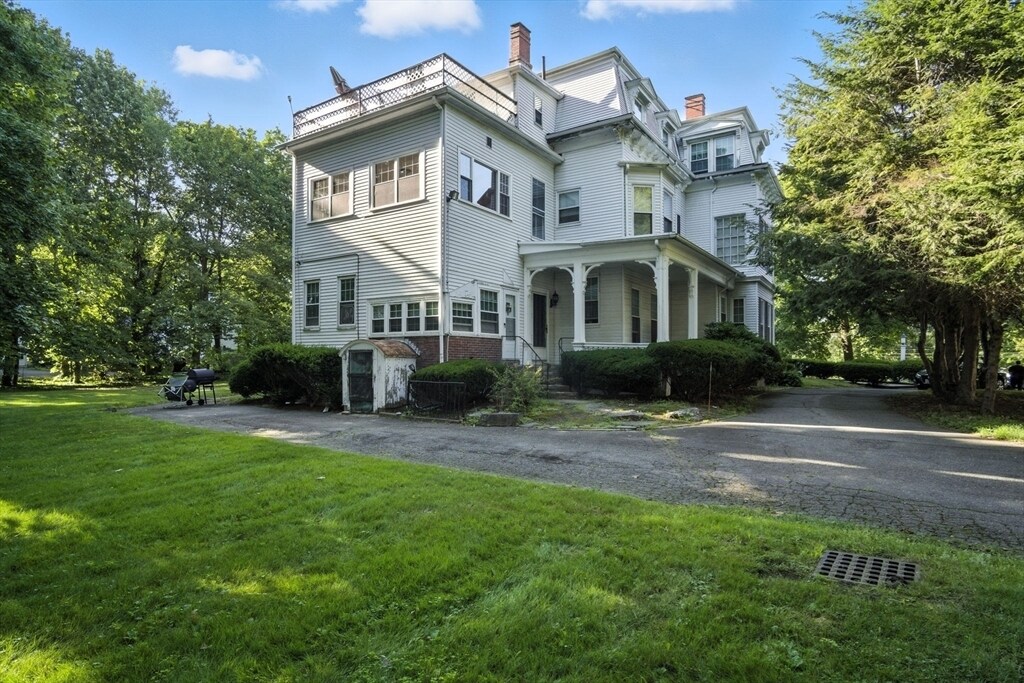 216 Lowell St in Peabody, MA - Building Photo