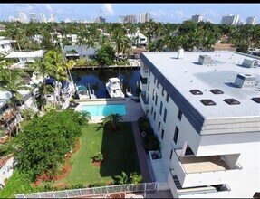 76 Isle of Venice Dr in Fort Lauderdale, FL - Building Photo - Building Photo