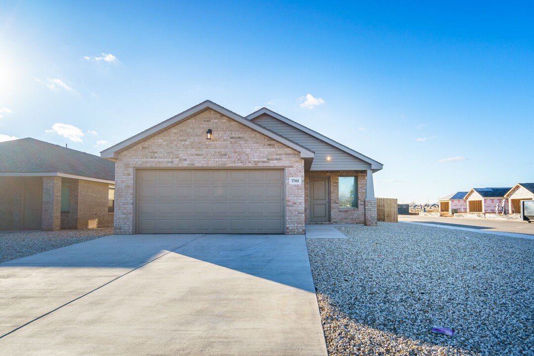 311 E 77th St in Lubbock, TX - Building Photo