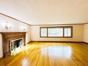 5 Crest Dr W in Dover, MA - Building Photo - Building Photo