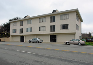 165-195 E Market St in Daly City, CA - Foto de edificio - Building Photo