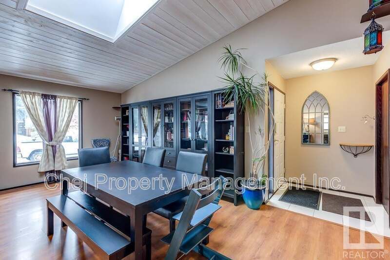 8523-8189 189 St NW in Edmonton, AB - Building Photo