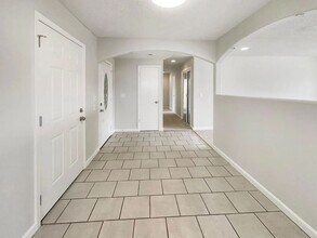 5921 Hillsdale Blvd in Sacramento, CA - Building Photo - Building Photo