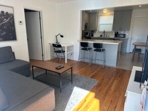 2449 Florencita Dr W, Unit 2449 in Montrose, CA - Building Photo - Building Photo