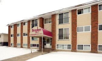 10707 106th St NW in Edmonton, AB - Building Photo