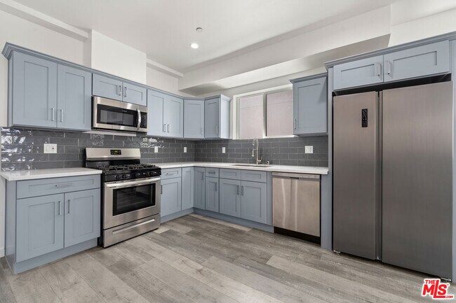 158 Mariposa Ave in Los Angeles, CA - Building Photo - Building Photo