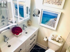 2185 Marine Dr in Oakville, ON - Building Photo - Building Photo