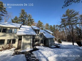 86 Woodhaven Dr in Hartford, VT - Building Photo