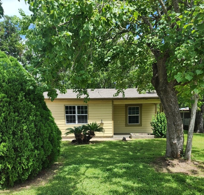 property at 500 Bluebonnet Dr