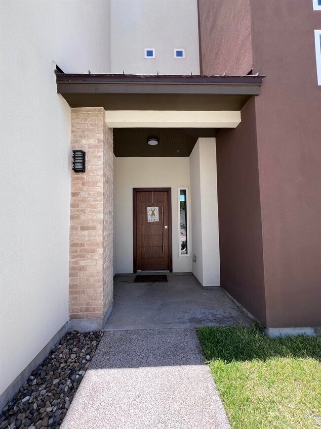 9653 McPherson Rd in Laredo, TX - Building Photo - Building Photo