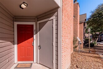 2401 Sycamore Ave in Huntsville, TX - Building Photo - Building Photo