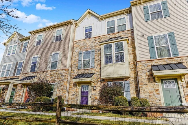 606 Bayside Ct in South Amboy, NJ - Foto de edificio - Building Photo