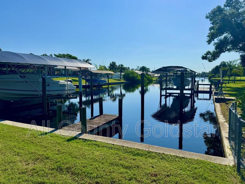 4114 Rock Creek Dr in Port Charlotte, FL - Building Photo