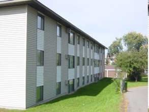 Campus East Apartments in St. Cloud, MN - Building Photo - Building Photo