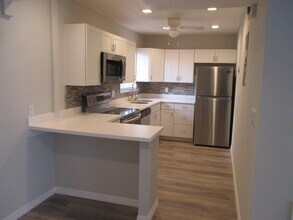 106 Lake Evelyn Dr in West Palm Beach, FL - Building Photo - Building Photo