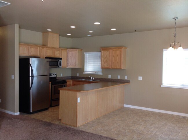 10000 Utahna Rd in Garden City, ID - Building Photo - Building Photo