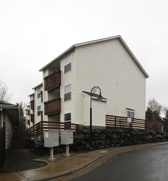 Loganberry Commons in Portland, OR - Building Photo - Building Photo