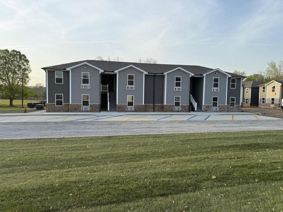 416 1st St E in Scott City, MO - Building Photo