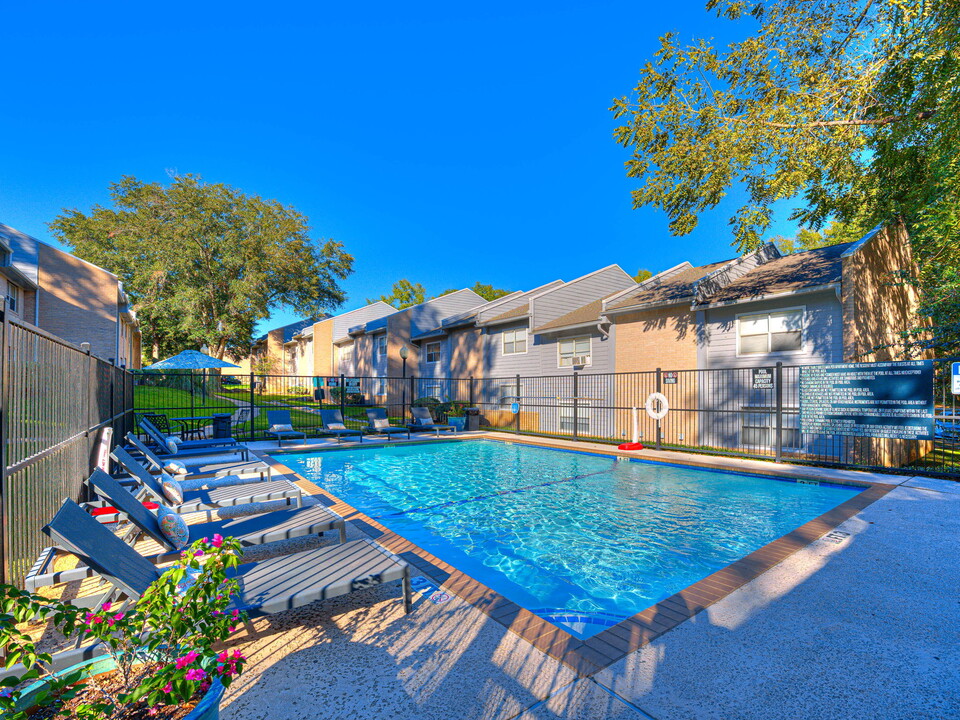 Cambridge Court in Nacogdoches, TX - Building Photo