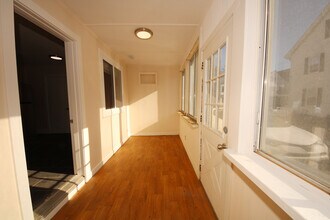 93 Cushing St, Unit 001 in Waltham, MA - Building Photo - Building Photo