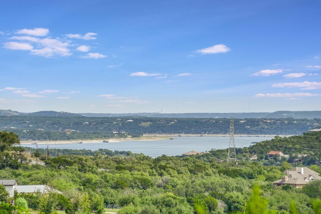 4520 Blacksmith Cove in Spicewood, TX - Building Photo