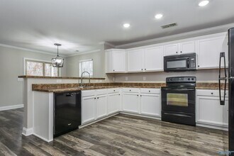 139 Bermuda Lakes Dr in Meridianville, AL - Building Photo - Building Photo