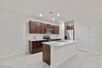 15535 Wildflower Cir in Naples, FL - Foto de edificio - Building Photo