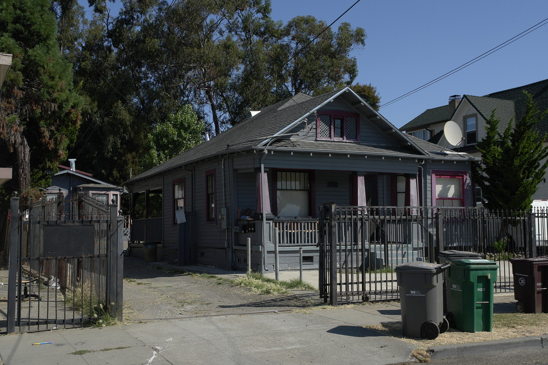 2519 Humboldt Ave in Oakland, CA - Foto de edificio