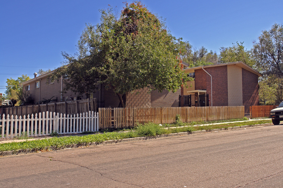 1628-1652 Chester St in Aurora, CO - Building Photo