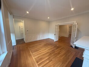 1726 Beacon St in Brookline, MA - Foto de edificio - Building Photo