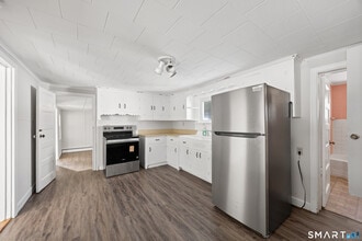 353 Mt Sanford Rd in Cheshire, CT - Building Photo - Building Photo