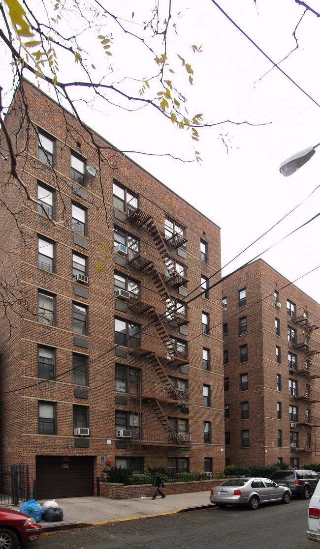 42-43 Ithaca St in Flushing, NY - Building Photo - Building Photo