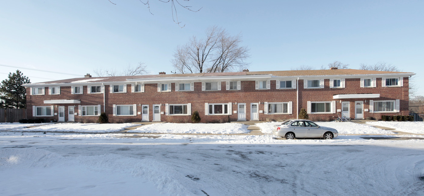 1210-1218 N Boxwood Dr in Mount Prospect, IL - Building Photo