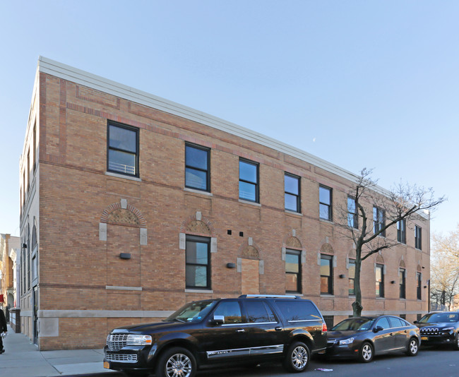 6332 Forest Ave in Ridgewood, NY - Building Photo - Building Photo