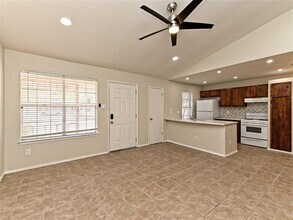 1916 Gracy Farms Ln in Austin, TX - Foto de edificio - Building Photo