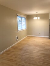 11513 NE 87th St in Kirkland, WA - Foto de edificio - Building Photo