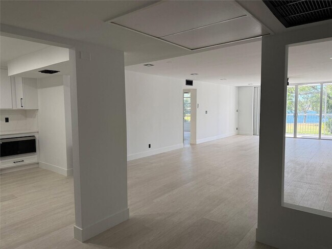 3010 N Course Dr, Unit 207 in Pompano Beach, FL - Building Photo - Building Photo