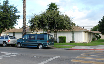 161 W Guinida Ln in Anaheim, CA - Building Photo - Building Photo