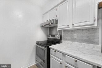 2415 Ravens Crest Dr in Plainsboro, NJ - Building Photo - Building Photo